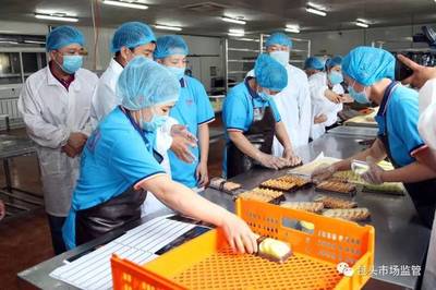 包頭市多區聯動嚴查食品安全，過期食品凍品被集中查獲